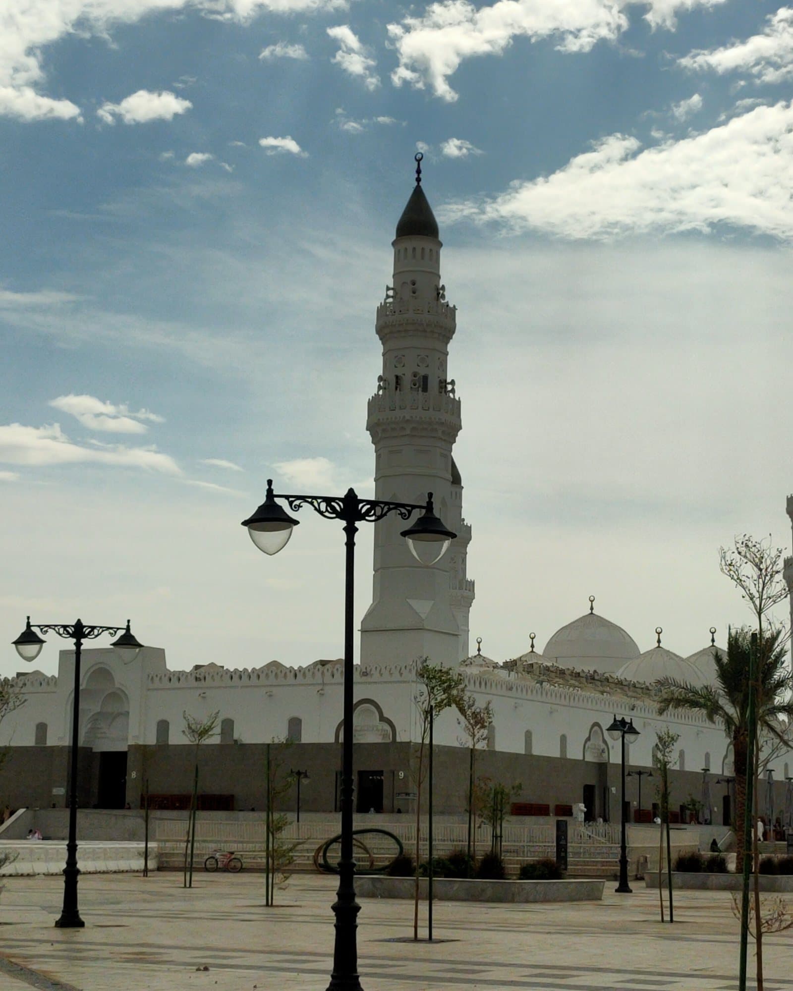 Masjid Qubāʾ from the plaza, with its minarets and white walls